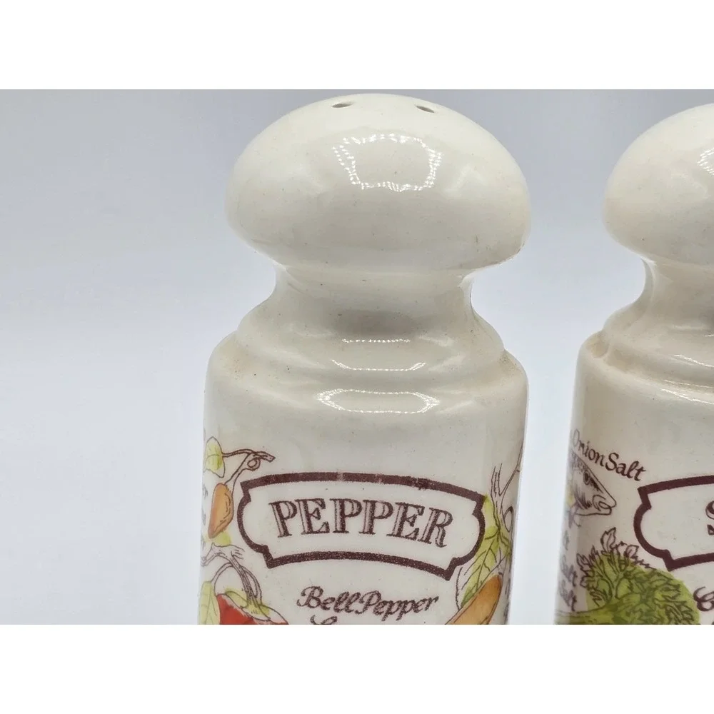 Avon Country Kitchen Salt & Pepper‎ Shakers with Mushroom Top 1980 Vintage